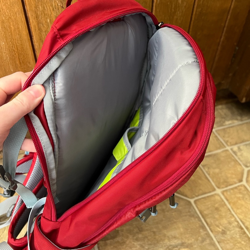 Camelbak Sequoia 18 Red Hiking Backpack - Picture 6 of 7